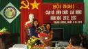 Đại biểu tặng hoa chúc mừng Hội nghị - 